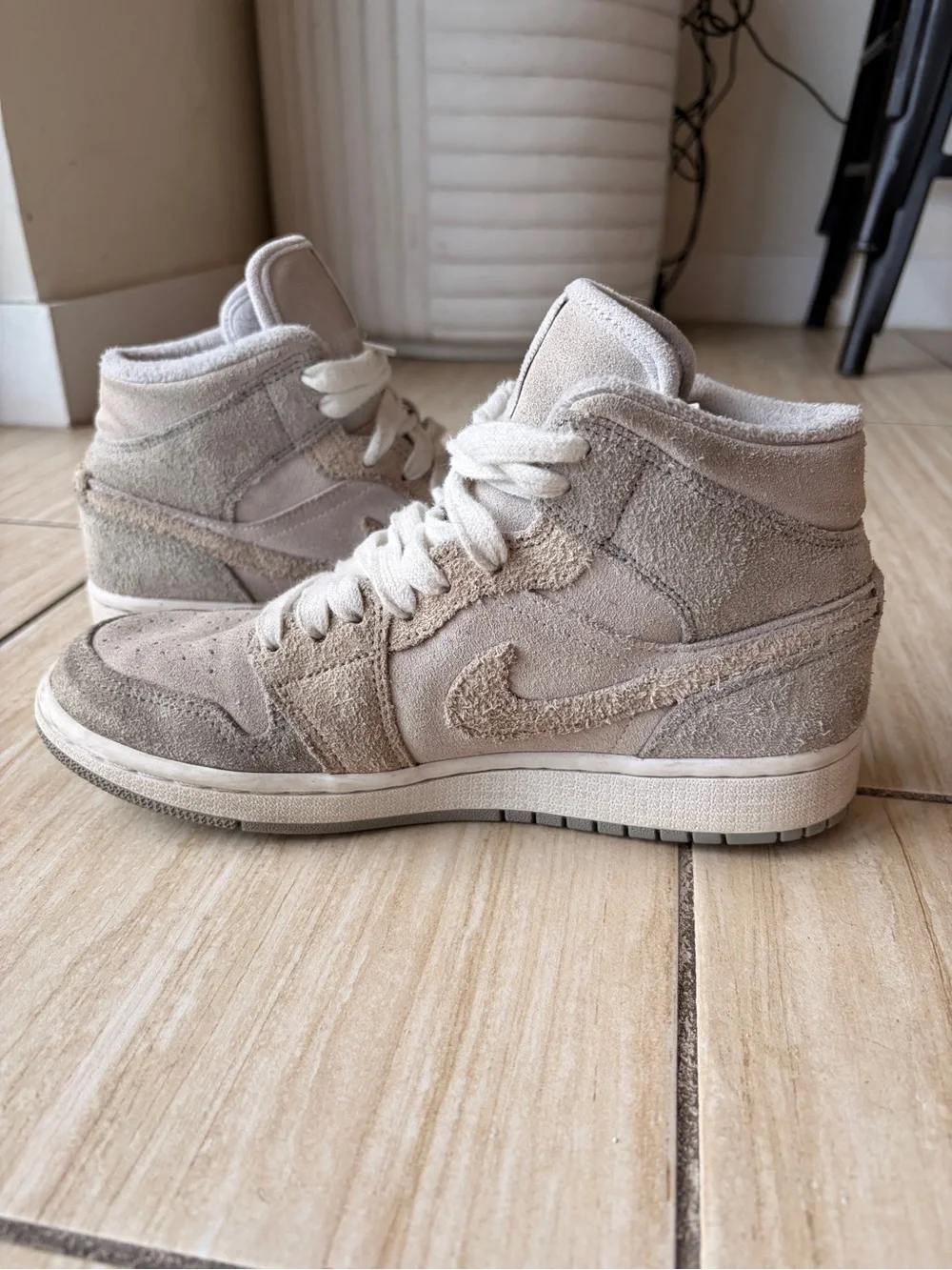 Air Jordan 1 Mid SE sneakers
